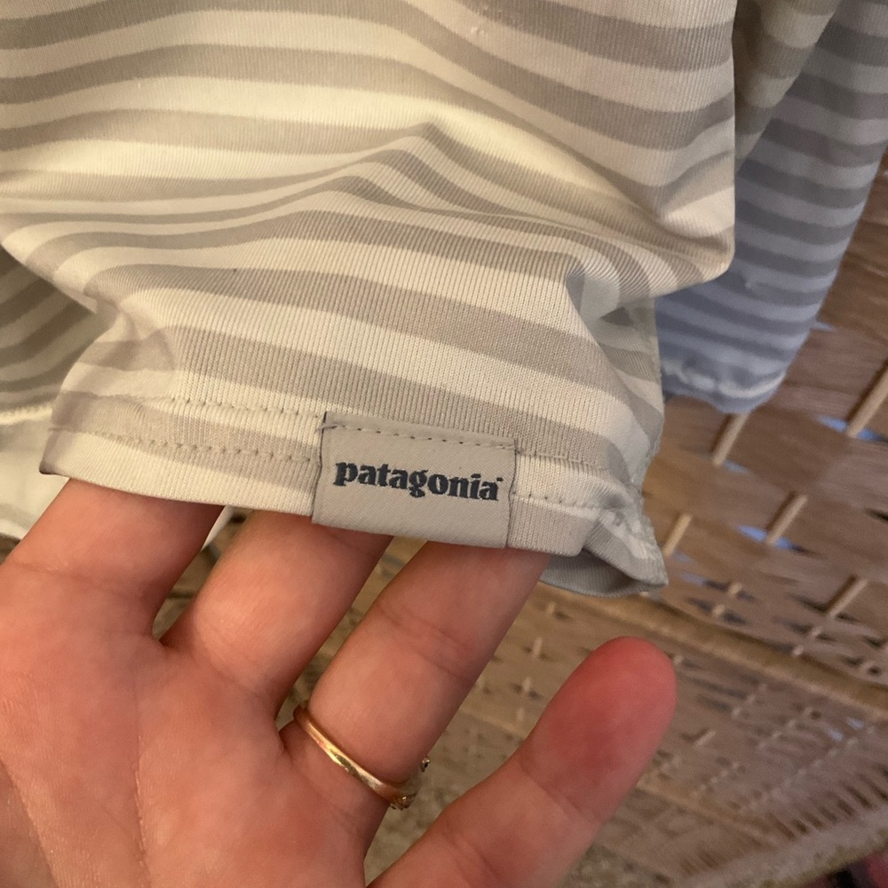 2 Patagonia Capilene 1 Silkweight Tops - Picture 6 of 9